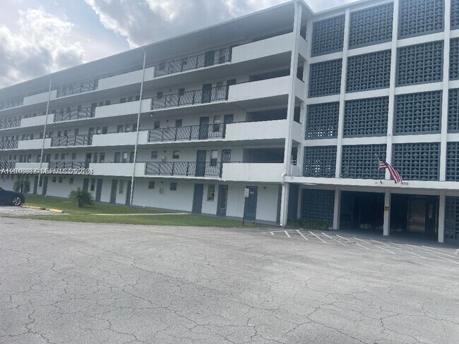 Photo - 950 Hillcrest Dr Unit 503