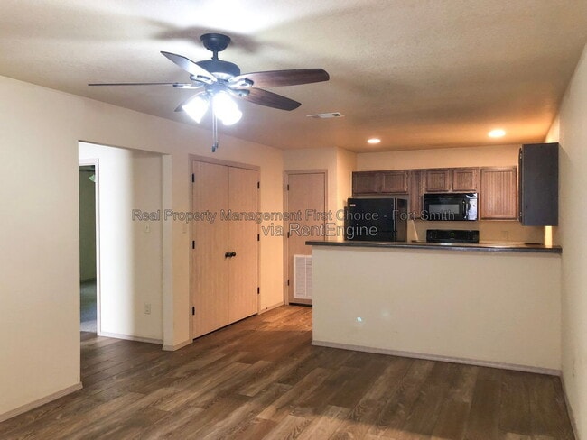 Photo - 320 S 12th St