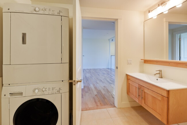 Photo - 87 New St Unit 305