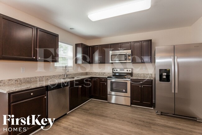 Photo - 4011 Maderia Dr NW