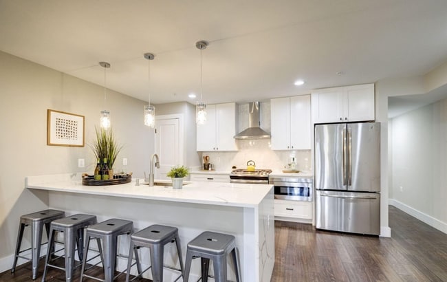 Large 3 Bed/ 2 Bath Condo in Petworth w/ S... - Large 3 Bed/ 2 Bath Condo in Petworth w/ S...