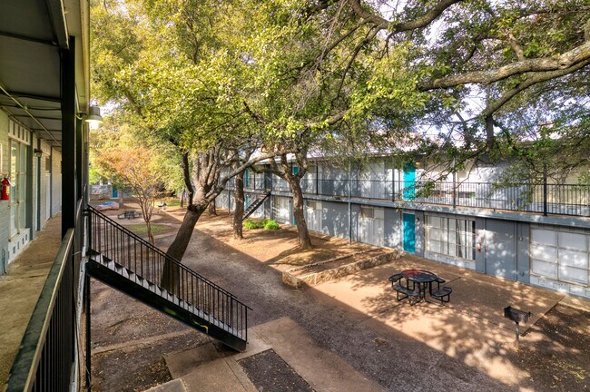 Ridglea Square Apartments