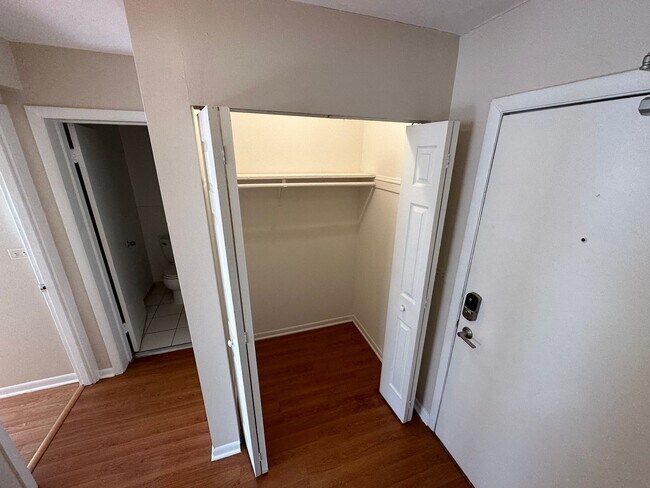 Photo - 7300 N Ridge Blvd Unidad 204