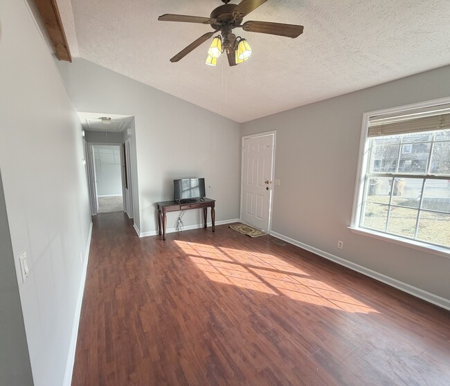 Photo - 1124 Bluewillow Ct