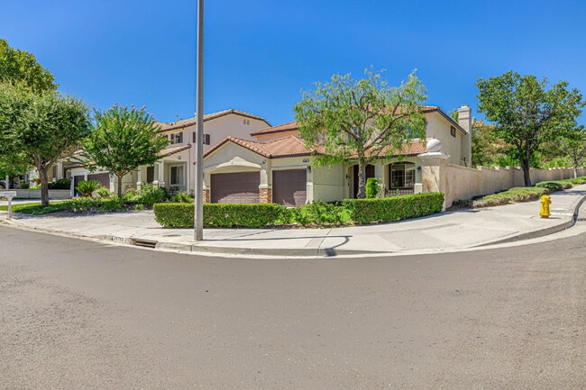 Photo - Executive 5-Bedroom Pool Home with Dual Master Suites in Stevenson Ranch