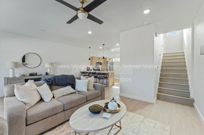 Photo - Razorback Row