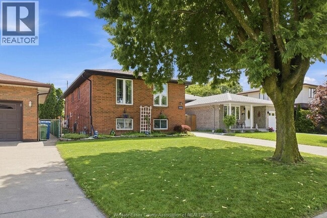 Photo - 1646 Langlois Ave