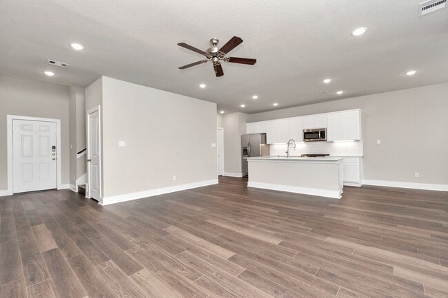 Building Photo - Live Oak