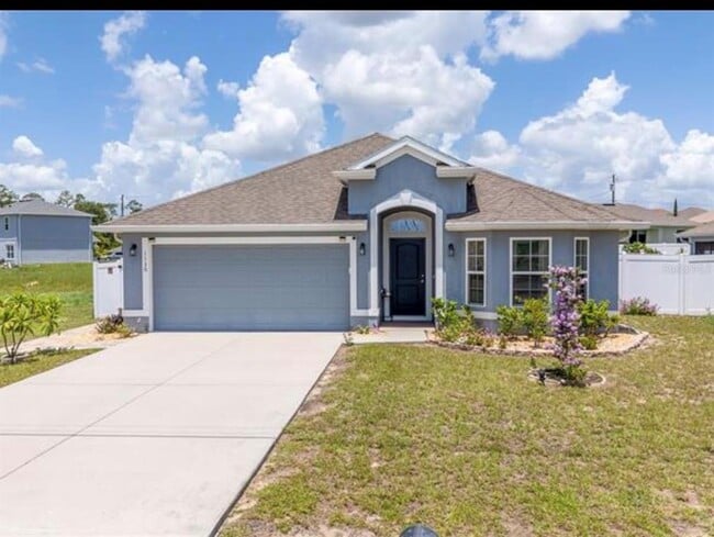 Building Photo - 1130 Sabine Ln