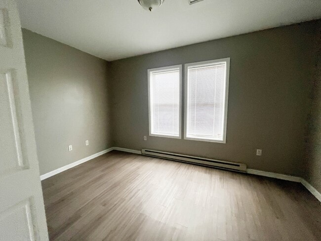 Photo - 242 N Raleigh St