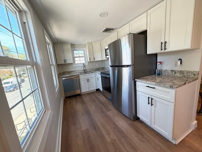 49 Main St Unit 3