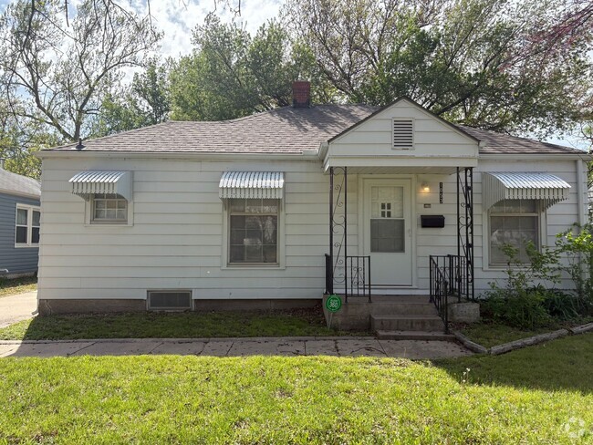 Building Photo - Beautiful 2 Bedroom 1 bath Rental