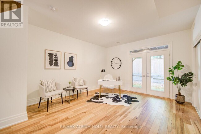 Photo - 111 Wilson St E
