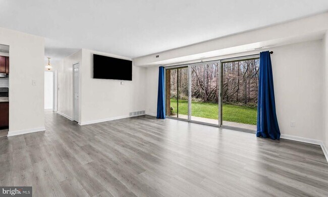 Building Photo - 10025 Fair Wds Dr Unit 144