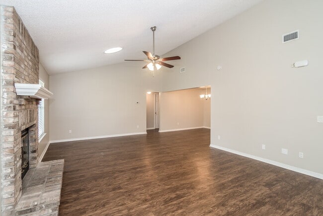 Photo - 8437 Hamden Rd