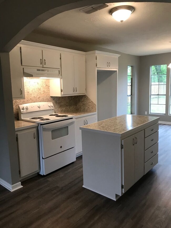 Building Photo - Available Soon!