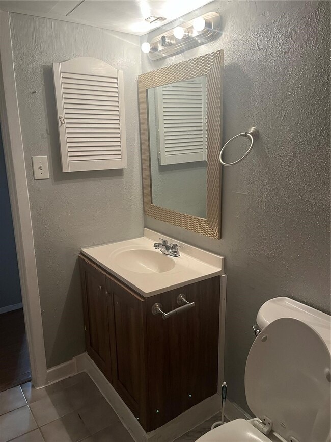 Photo - 8221 Kingsbrook Rd Unit 107