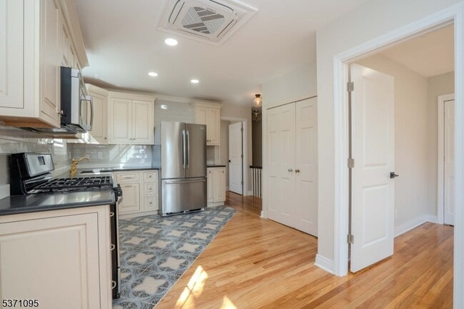 Photo - 135 Main St Unit B