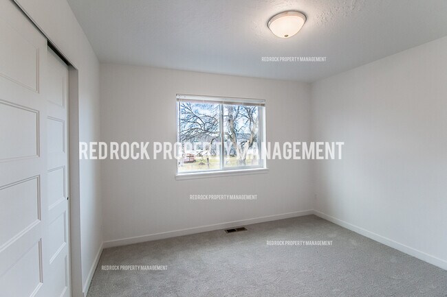 Photo - 1030 N Davis Ln