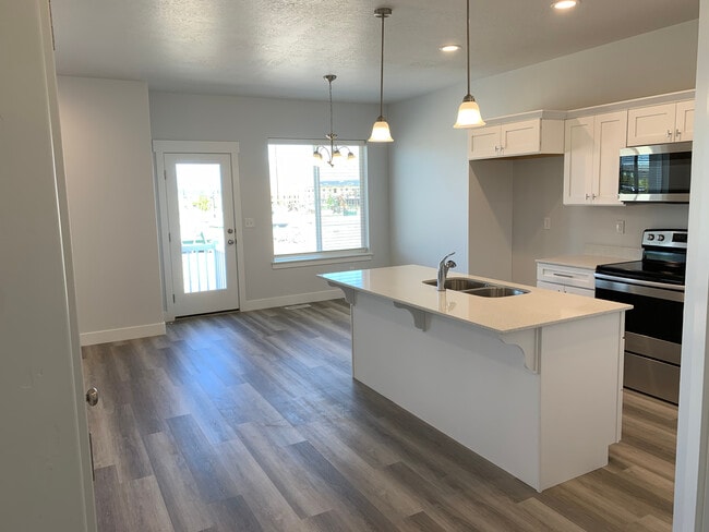 Photo - Rodrigues - Hendry Ln