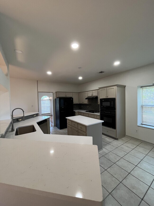 Photo - 1200 Oakley Dr