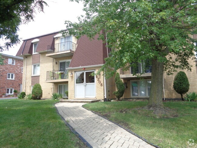 Building Photo - 6305 Joliet Rd Unit 9 Rental