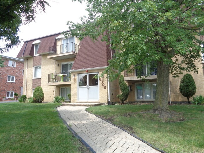 Photo - 6305 Joliet Rd Condo Unit 9
