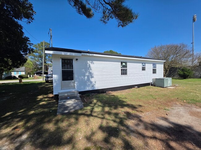 Photo - 1001 James St