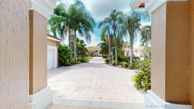 Photo - 71 Cayman Pl