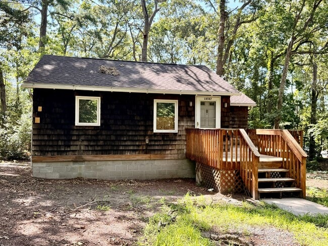 Building Photo - 18587 Sylvan Dr