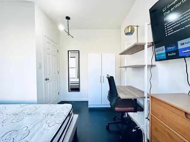 Photo - Furnished room/NOT APARTMENT Unit 2FL