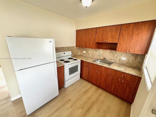 Building Photo - 700 NE 85th St Unit 1 Rental