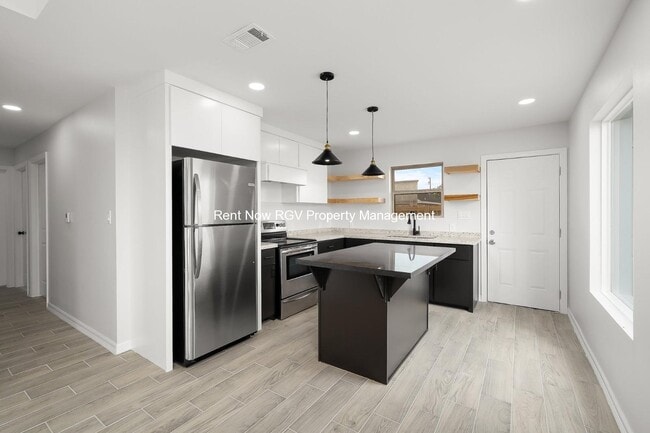 Building Photo - 3604 Frio Ave Unit 1