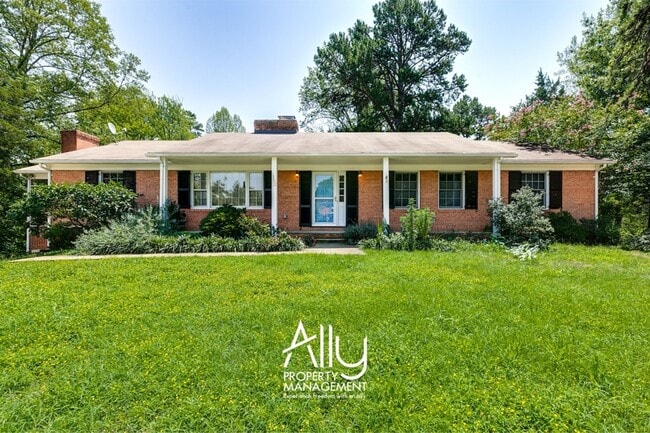102 Lancaster Ct