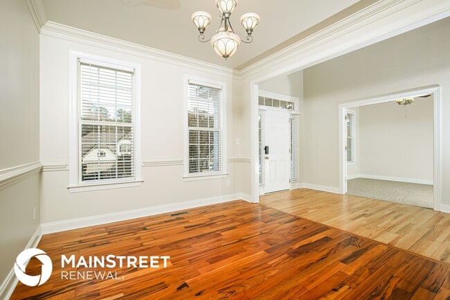 Photo - 165 Sutherland Dr