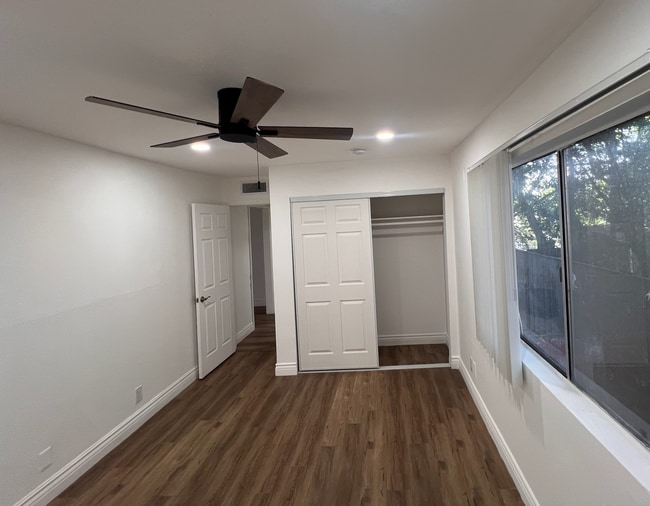 Building Photo - Modern 2-Bedroom Apartment in Gated Van Nu... Unit 6