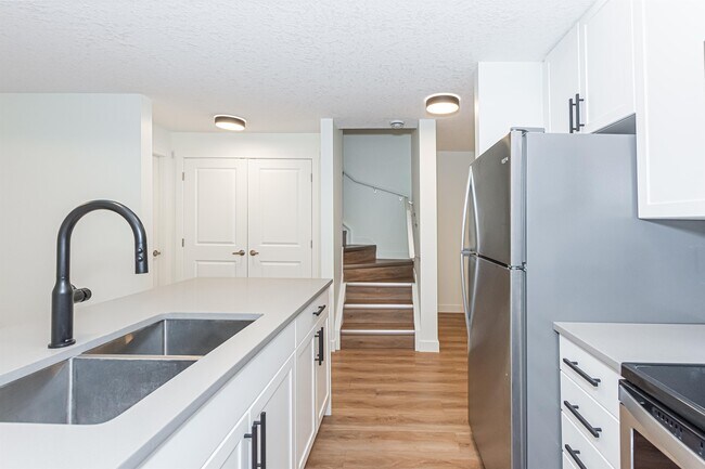 Photo - 12220-12112 112 Ave NW Unit 0B