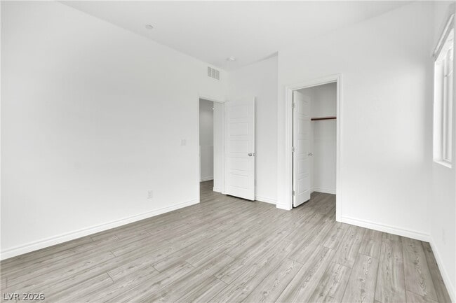 Building Photo - 600 N Carriage Hill Dr Unit 1160