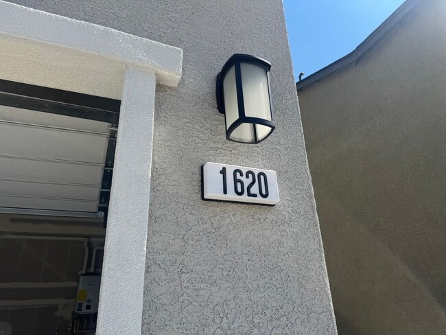 Building Photo - MOVE IN SPECIAL! Brand New 3 Bed / 2.5 Bat...