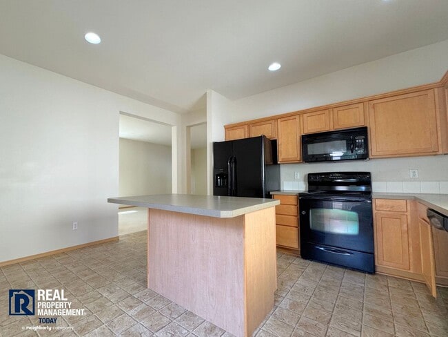 Photo - 5614 Acclamation St E