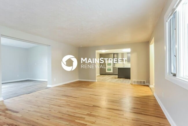 Photo - 4 Bedroom Pet-Friendly Home in AURORA, CO with Main Street Renewal