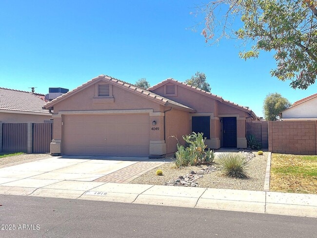 Building Photo - 4049 W Quail Ave Rental