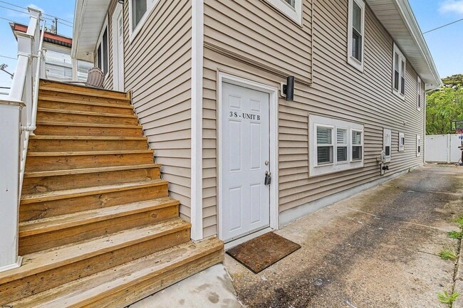 Photo - 3 S Richards Ave