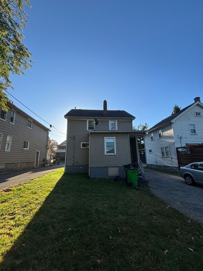 Photo - Beautifully Renovated 3-Bedroom Home – Sec...