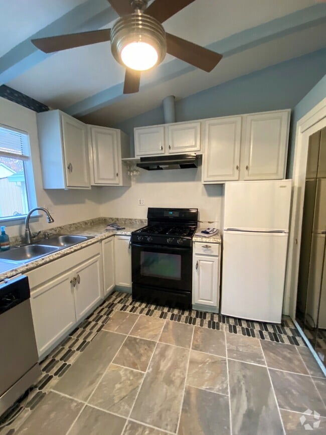 Building Photo - 707 Cirby Way Rental