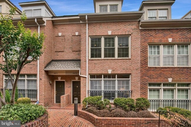 1507 N Colonial Terrace