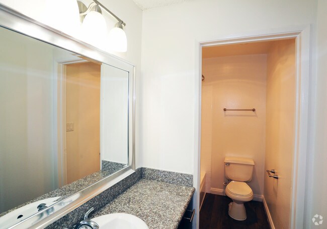 1 habitación, 1 baño y baño - Ariel Court Apts