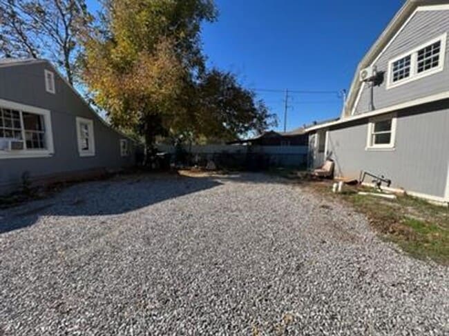 Photo - 3 Bed / 1.5 Bath Home Available Now!