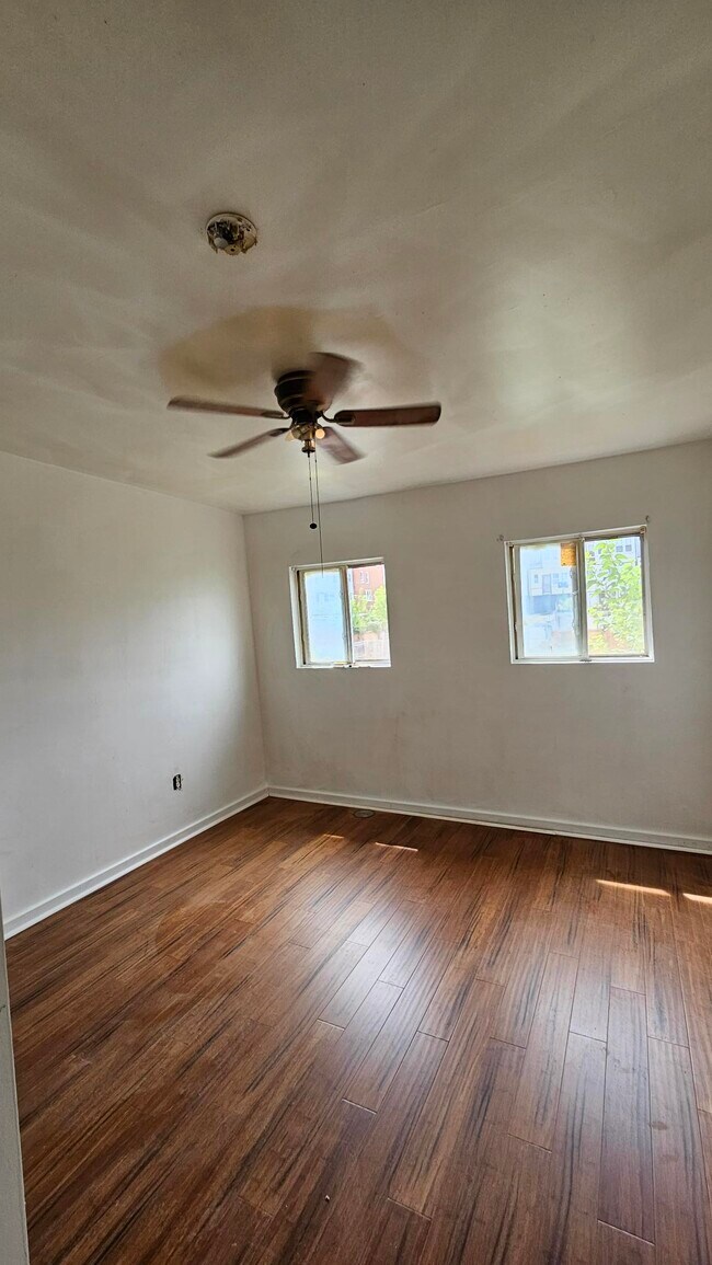 Photo - 2239 Prout St SE