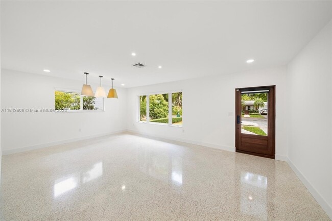 Photo - 415 Navarre Ave